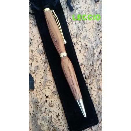 Penna artigianale in legno di leccio, ricaricabile.
